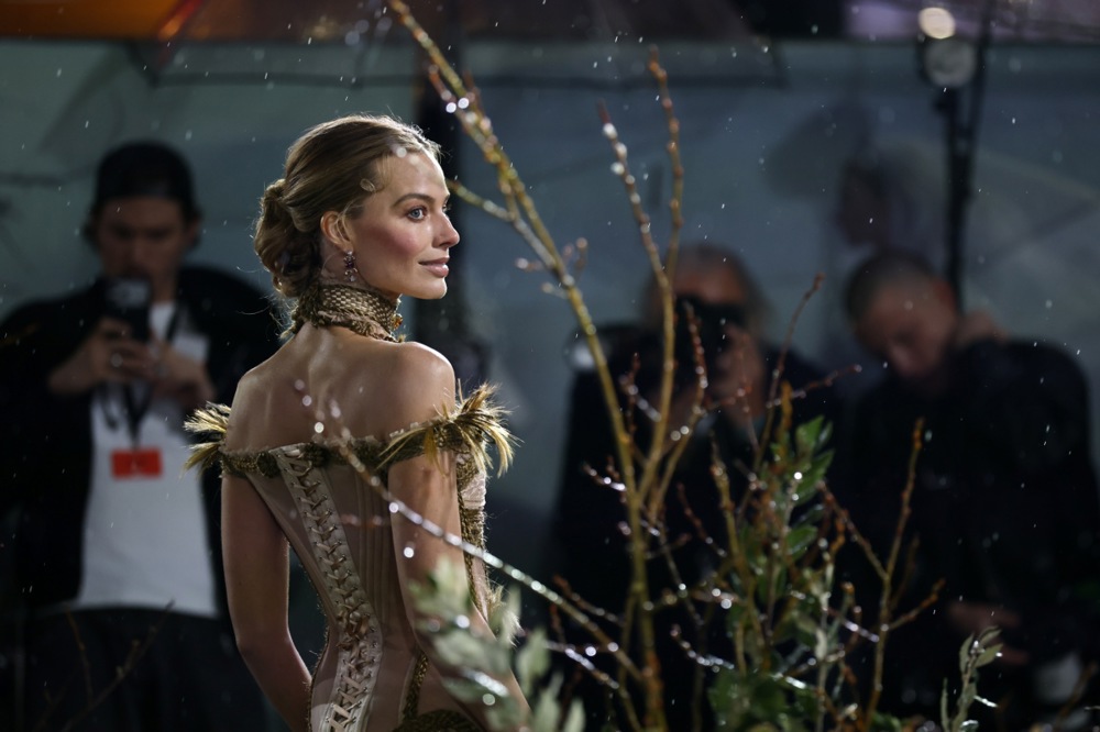 (Видео) Толку мрачно, толку секси – Марго Роби повторно измамува воздишки