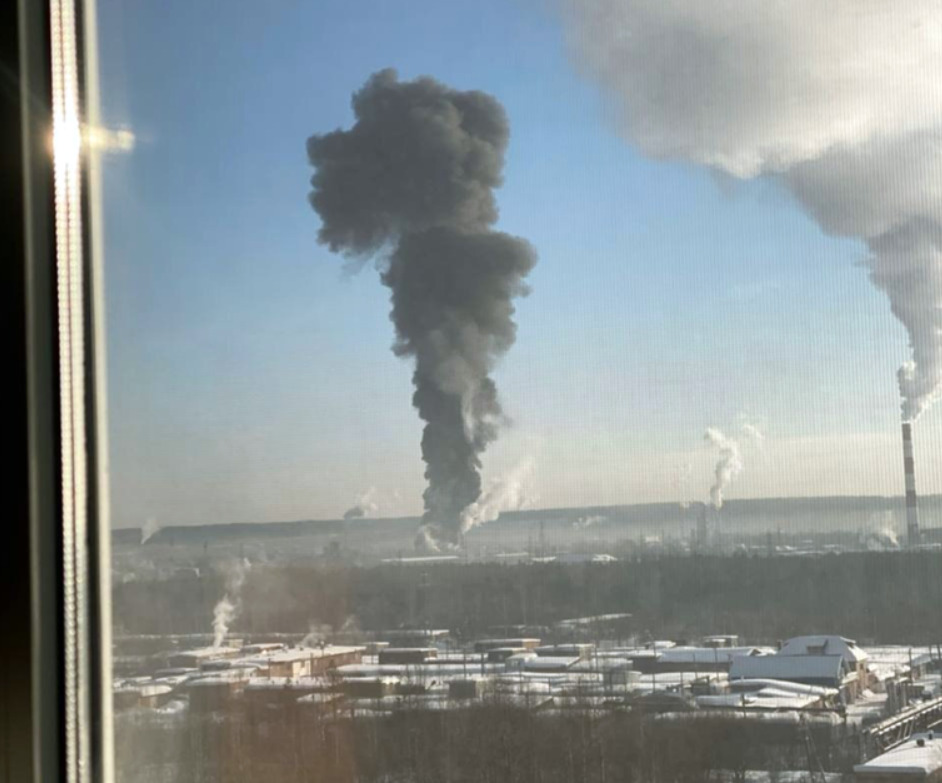 (Видео) Украинците нападнаа руска рафинерија на 2.000 километри од границата, се шират снимки