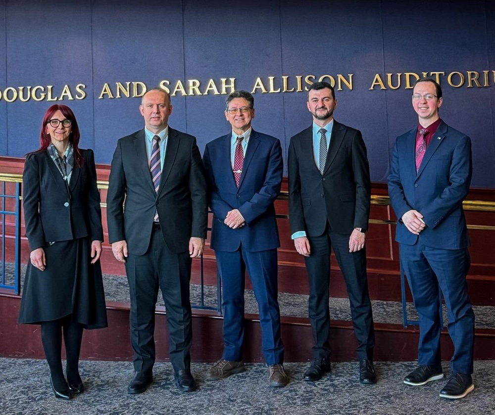 Во Вашингтон, Гаши порача: Отворен дијалог со САД е суштински за демократскиот развој на регионот