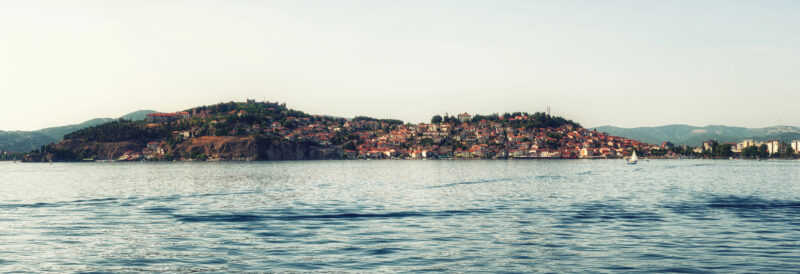 Воена вежба на крајбрежјето и во водите на Охридското Езеро, надлежните апелираат на внимателност до месното население