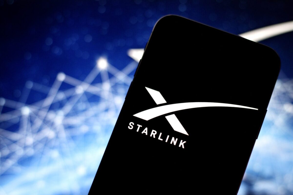 Вселенски iPhone? Маск планира Starlink телефон