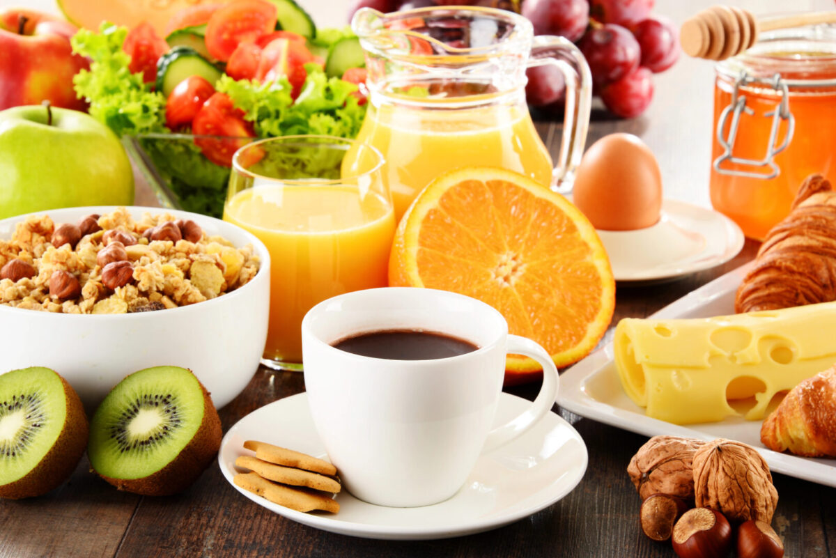 Дали сакате да бидете сити и полни со енергија- избегнувајте три намирници за појадок