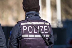 Драма на железничка станица во Германија: маж вооружен со нож нападнал неколку лица