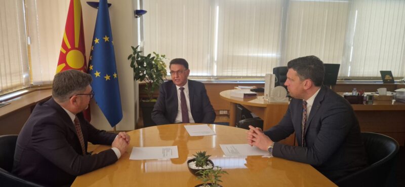 Економијата е стабилна, инфлацијата се движи кон 2,5 проценти – оценка од средбата во Народната банка