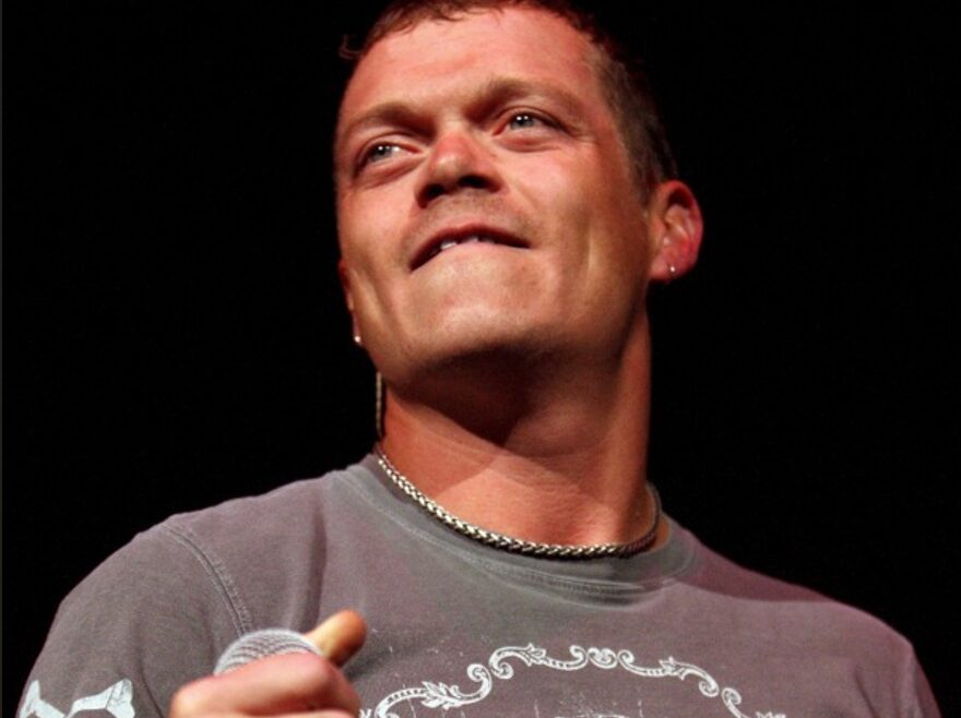 Замина гласот на една генерација: Почина фронтменот на 3 Doors Down