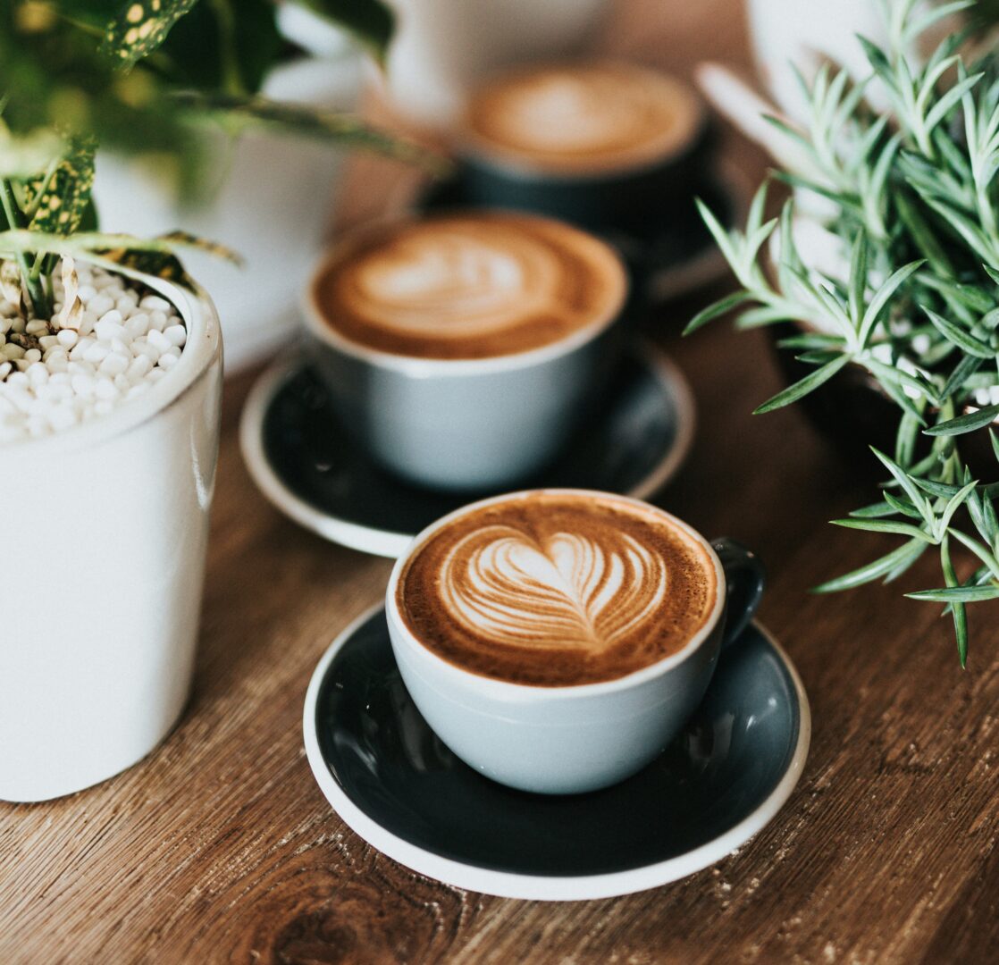 Знаеме дека го сакате кафето, но избегнувајте ги овие 4 навики