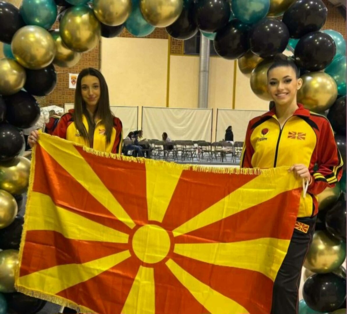 Илина и Ева го вееја македонското знаме на натпревар во Франција