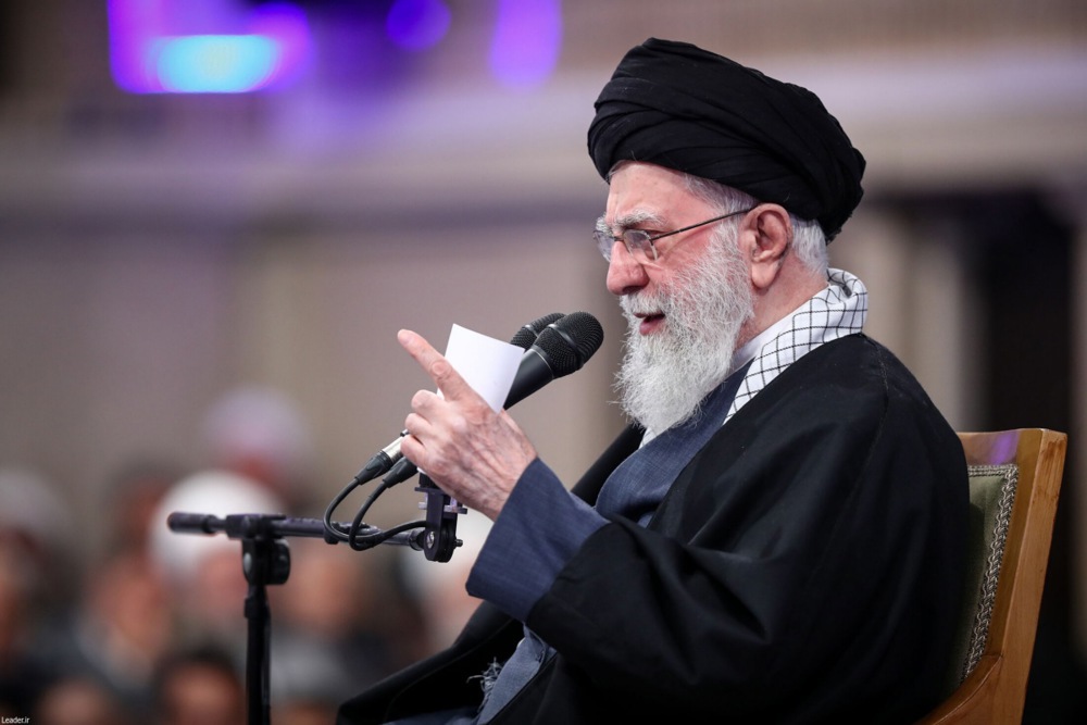 Иран му се заканува на Трамп: Ќе го испратиме вашиот носач на авиони на дното на морето