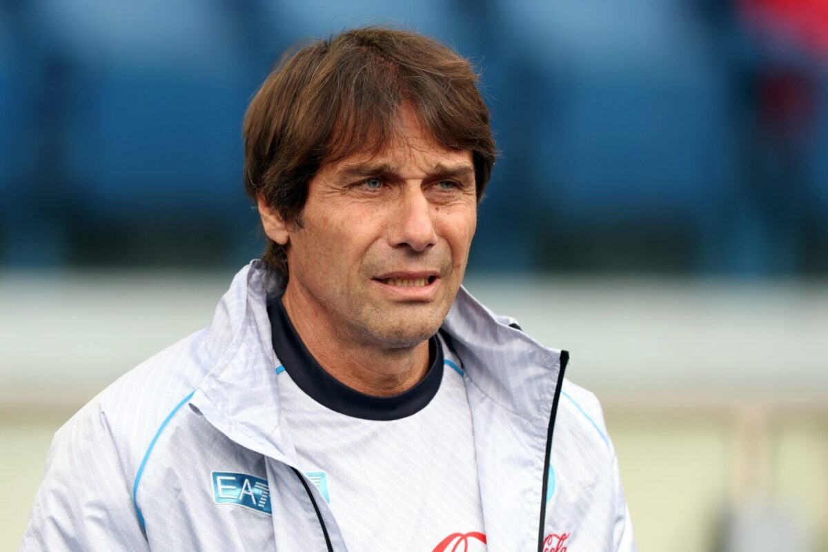 Конте со рацете во воздух: Отсега вака ќе ја започнувам секоја прес-конференција