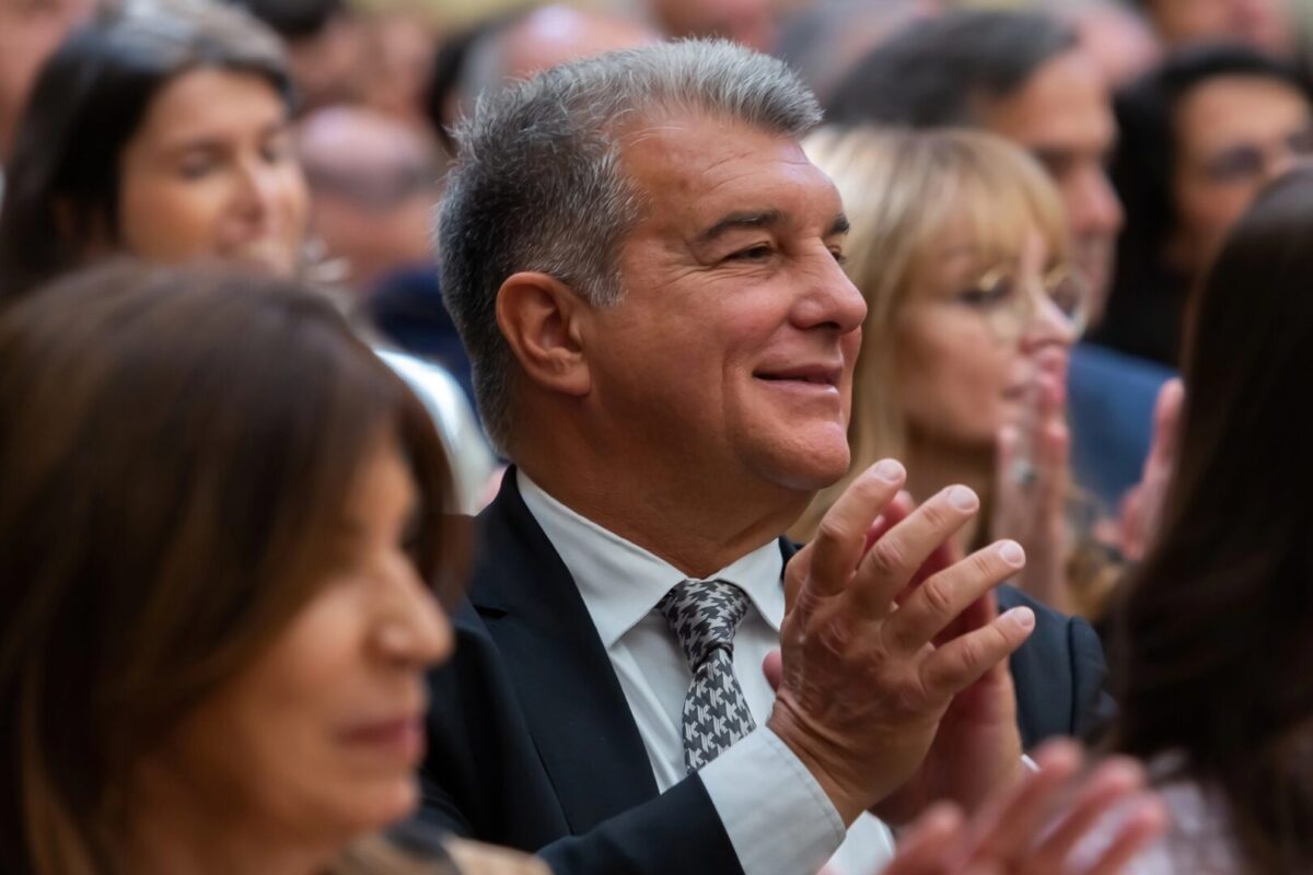 Лапорта поднесе оставка за да може да поднесе нова кандидатура