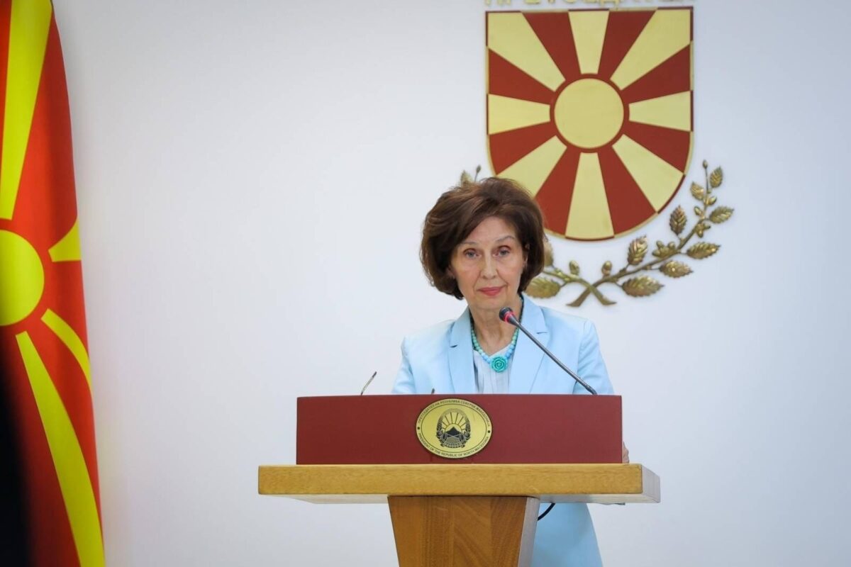 Левица ја повика Сиљановска-Давкова да не го потпишува законот за продолжување на легализација на дивоградби