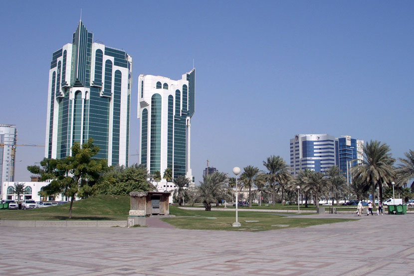 Македонските државјани кои се наоѓаат на територијата на Државата Катар и Обединетите Арапски Емирати да побараат помош