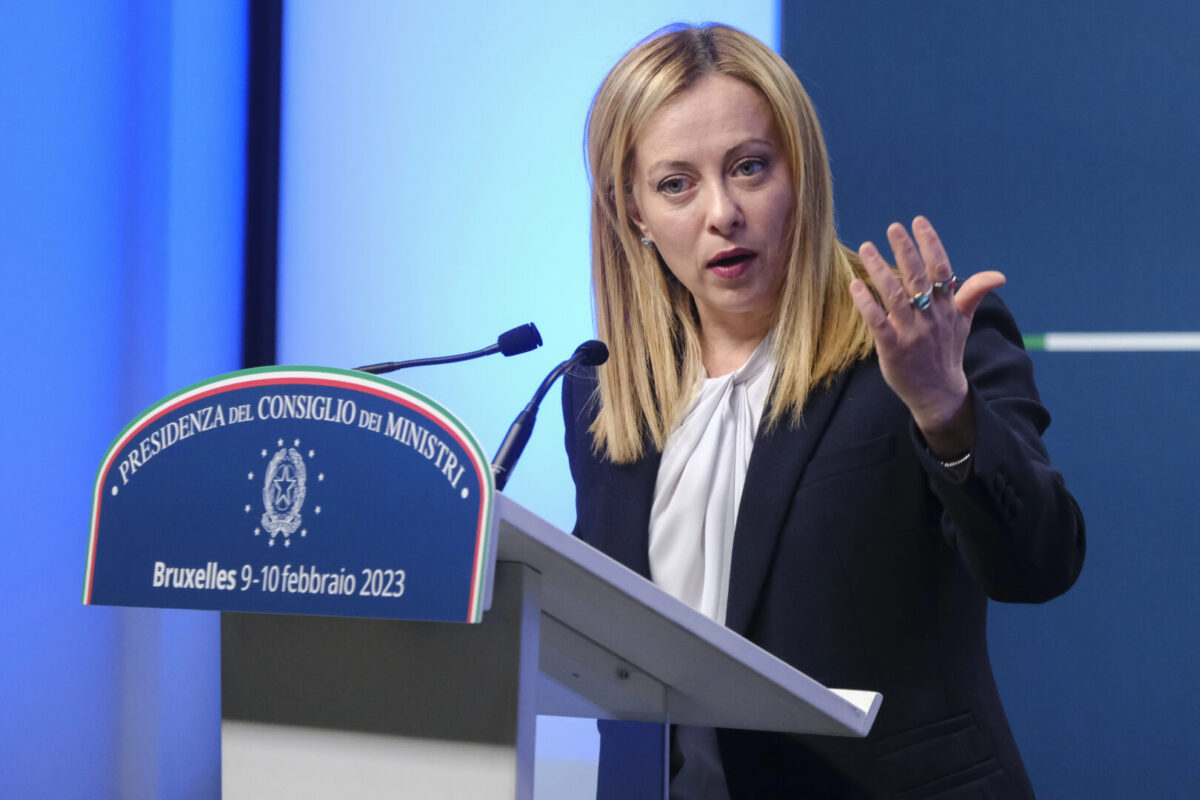 Мелони воведува построги правила за мигрантите: „Ако сакате да живеете тука, мора да ги почитувате италијанските закони“