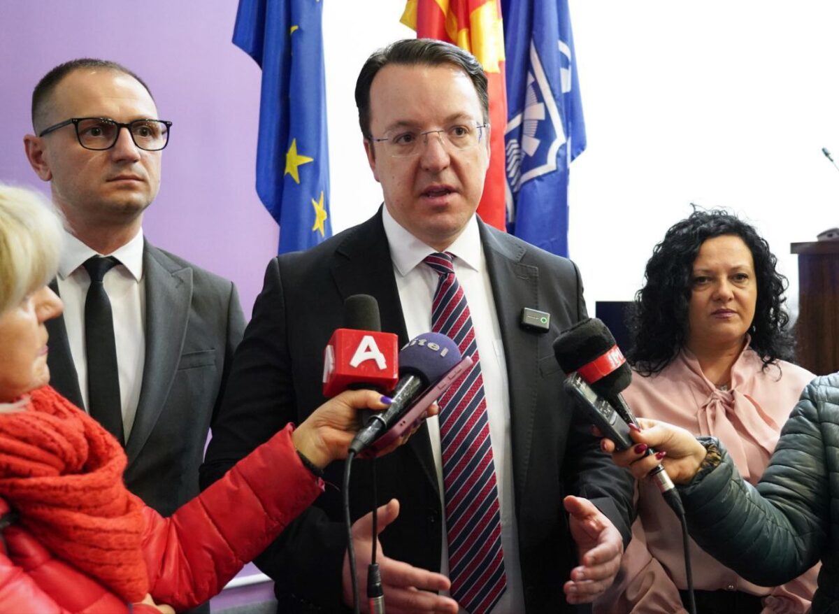 Николоски: Филипче се однесува како бомбаш самоубиец во обид да го заштити столчето во СДСМ