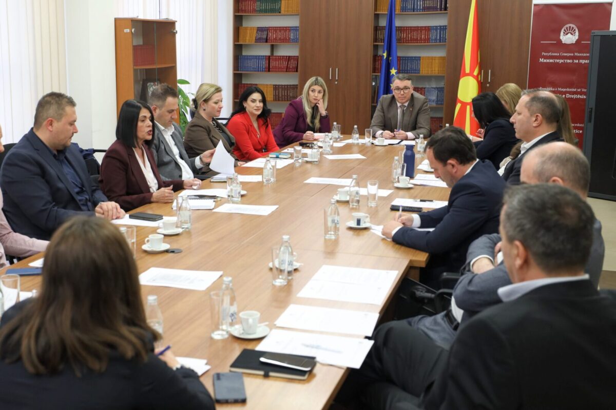 Поради јазични бариери одложено продолжението на конститутивната седница на работната група за реформи во изборното законодавство, кажа Филков