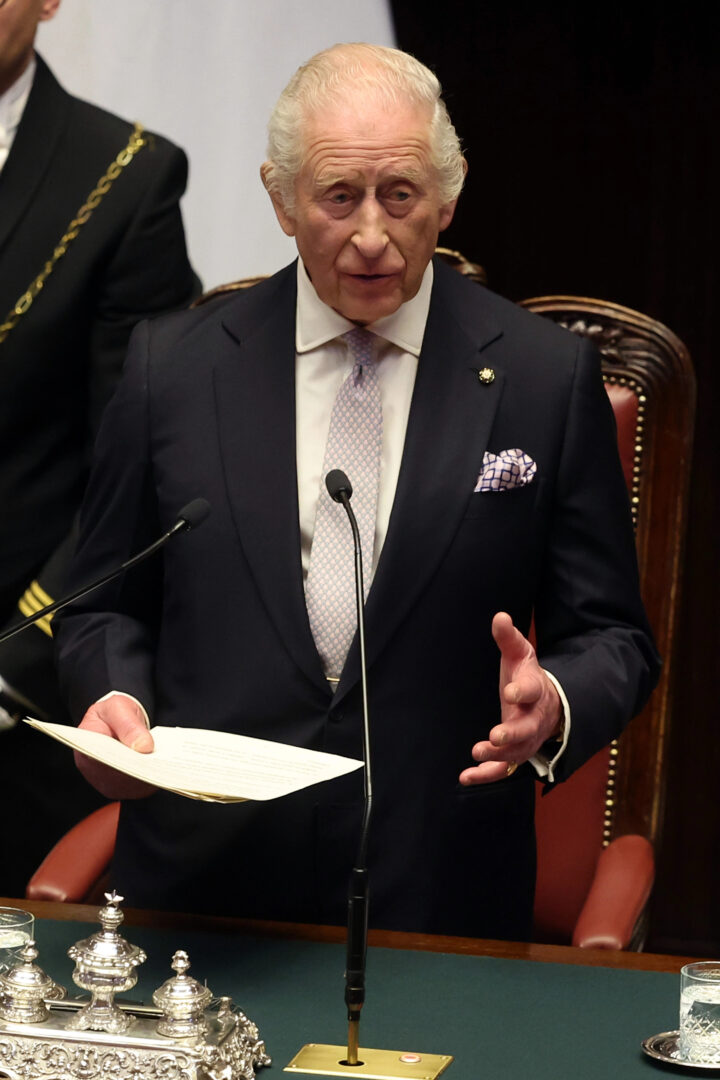 Прво огласување на кралот Чарлс по апсењето на Ендру