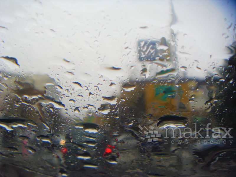 Претежно облачно со повремени врнежи од дожд, на планините снег