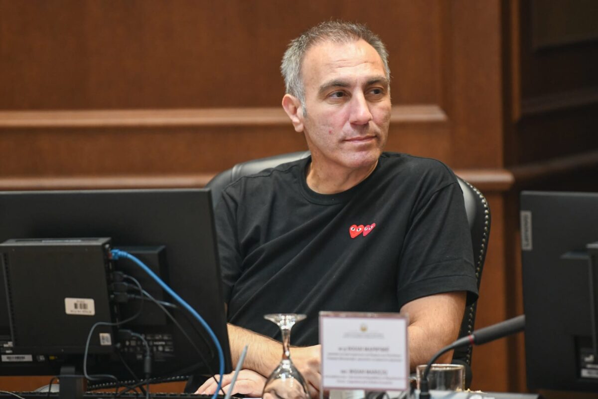 СДСМ за Груби: Режирана претстава на границата, фалеше само црвен килим