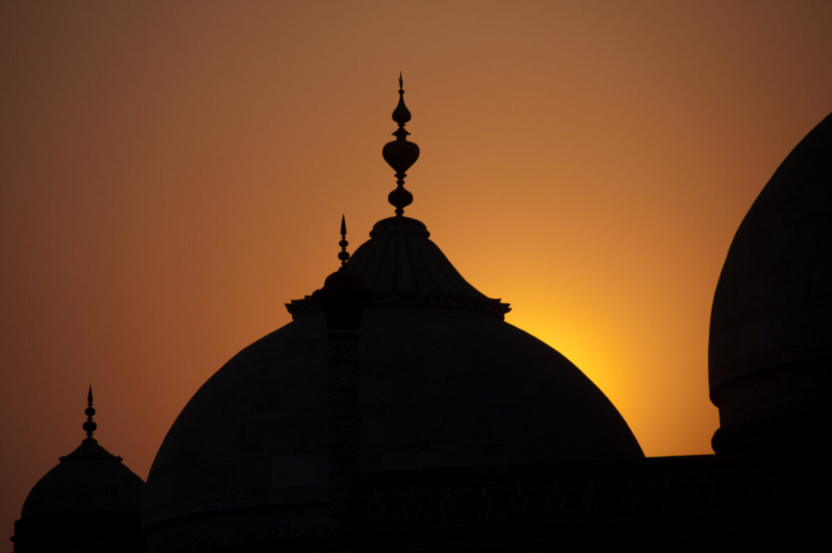 Самоубиствен напад во џамија во Исламабад: 11 загинати и речиси 100 повредени