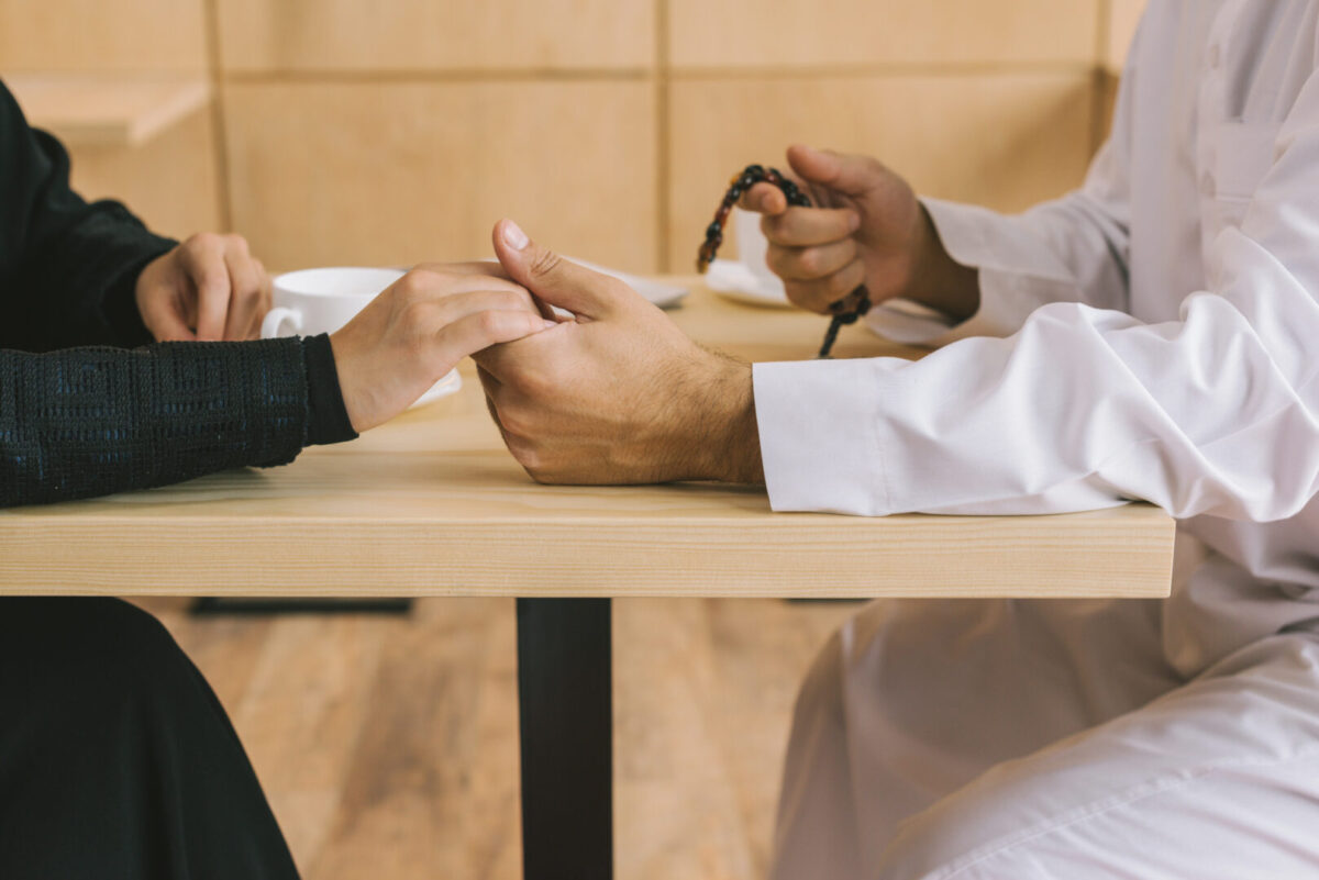 Се претставувал како „принц од Дубаи“ и ограбил бизнисменка за 2,5 милиони долари