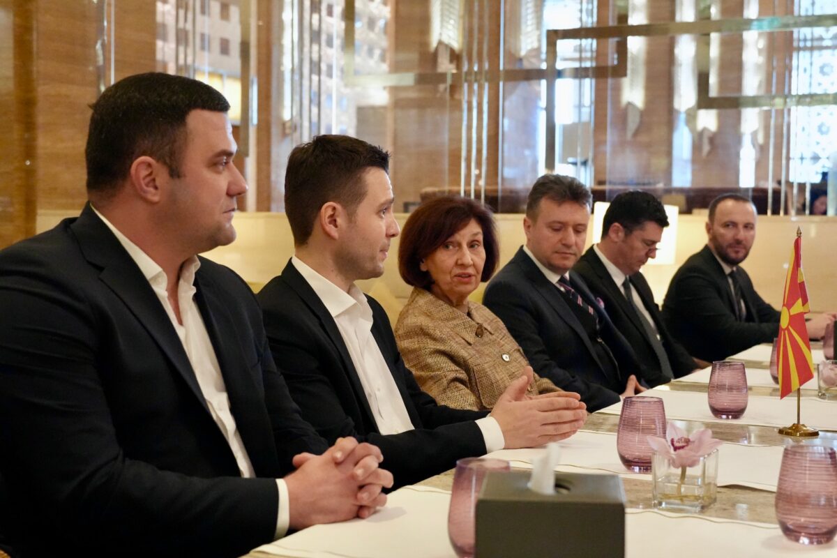 Средба на Муцунски со Македонци кои живеат и работат во Обединетите Арапски Емирати