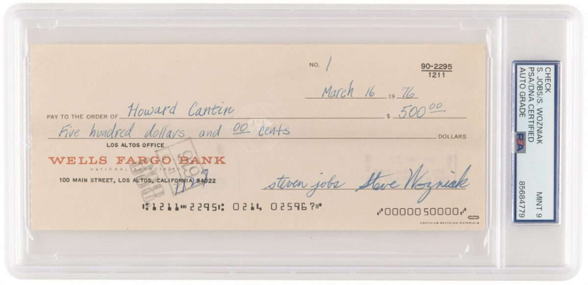 (Фото) Дел од историјата на Apple продаден за 5 милиони долари