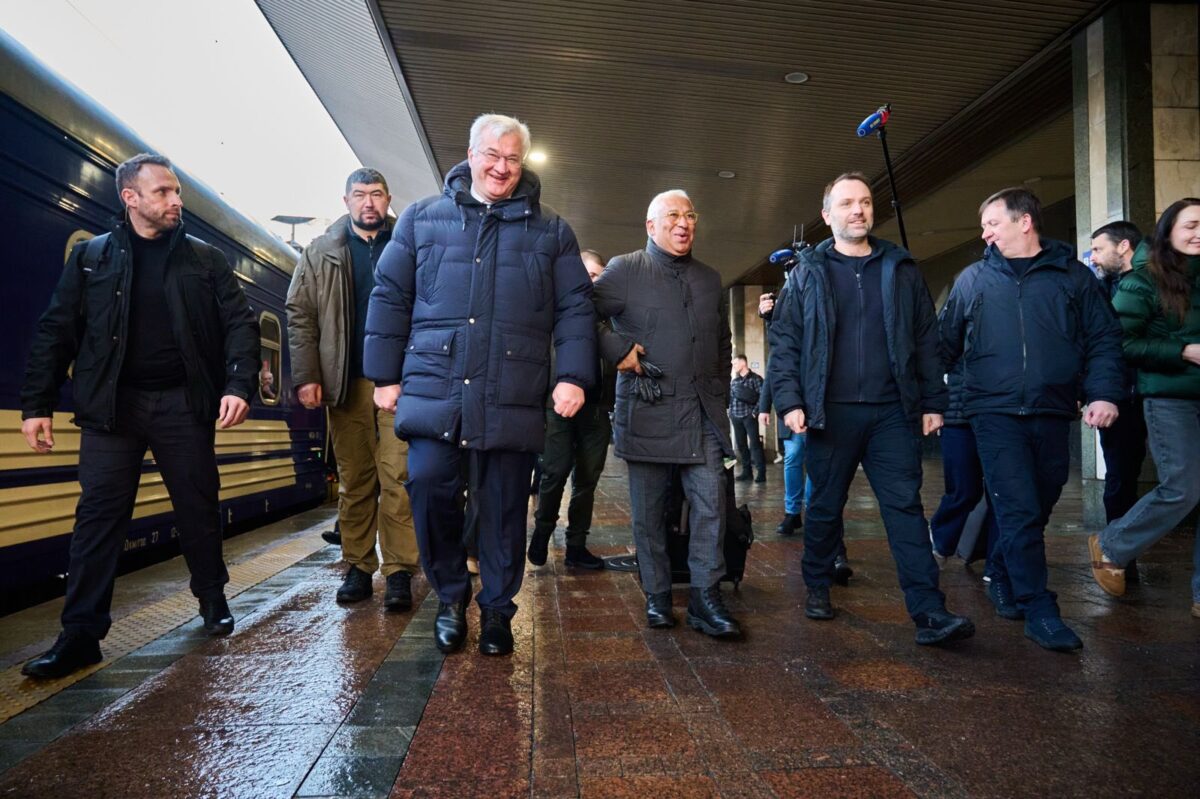 (Фото) Лидерите на девет земји од ЕУ пристигнаа во Киев