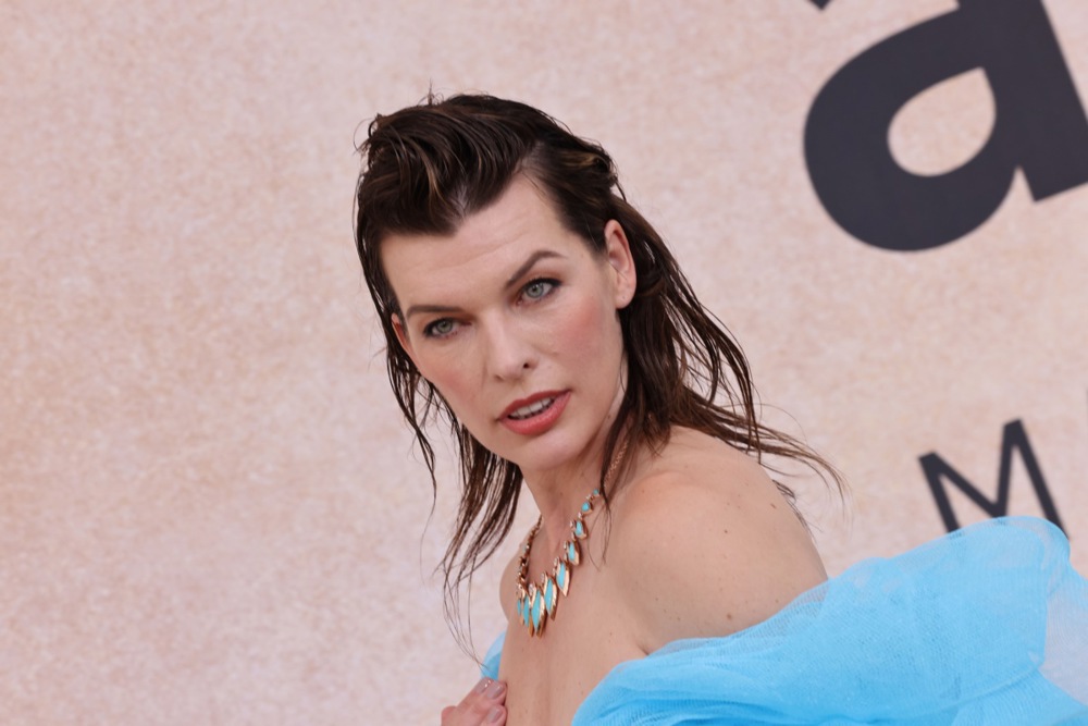 (Фото) Мила Јововиќ ја покажа својата ќерка: вистинска убавица