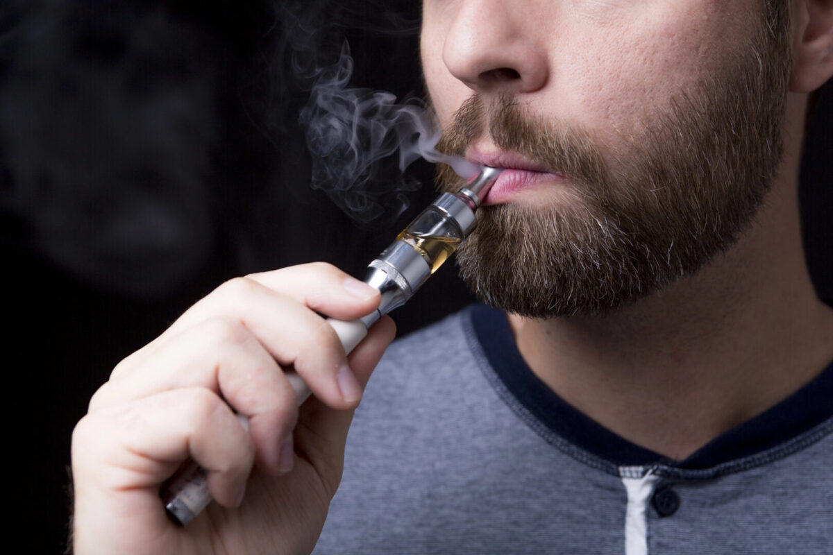 Француската агенција за храна: Електронските цигари носат ризици по здравјето
