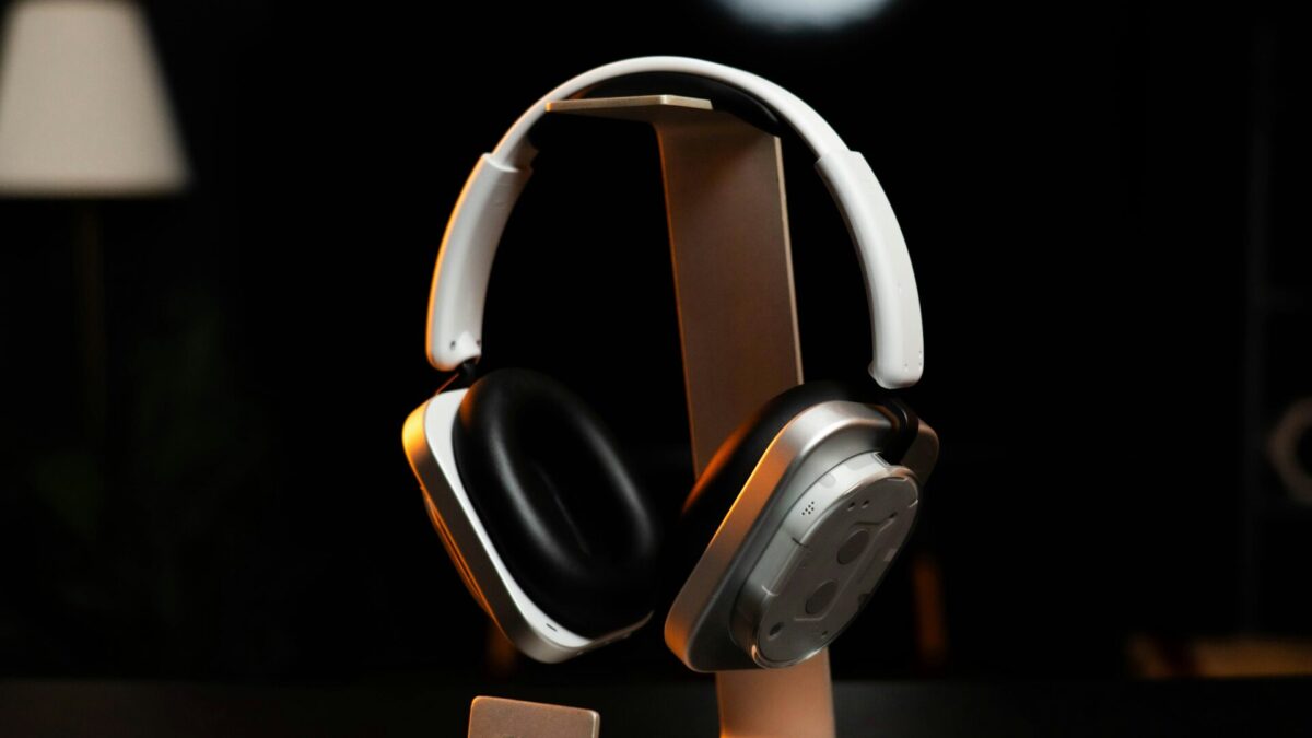 Nothing најави нови прифатливи слушалки