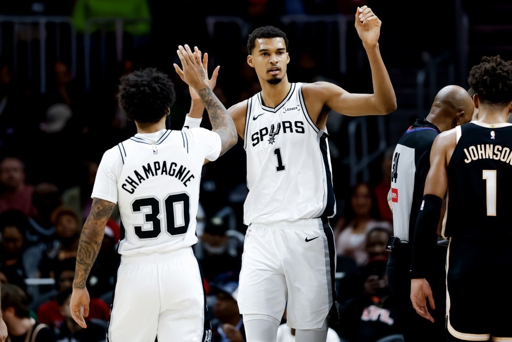 Вембањама и Сан Антонио го декласираа Хјустон