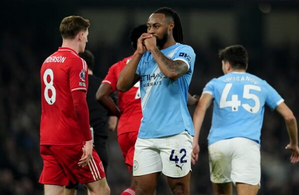 (Видео) Арсенал победи во Брајтон, Сити киксна против „Шумарите“, Жоао Педро ја растури Астон Вила