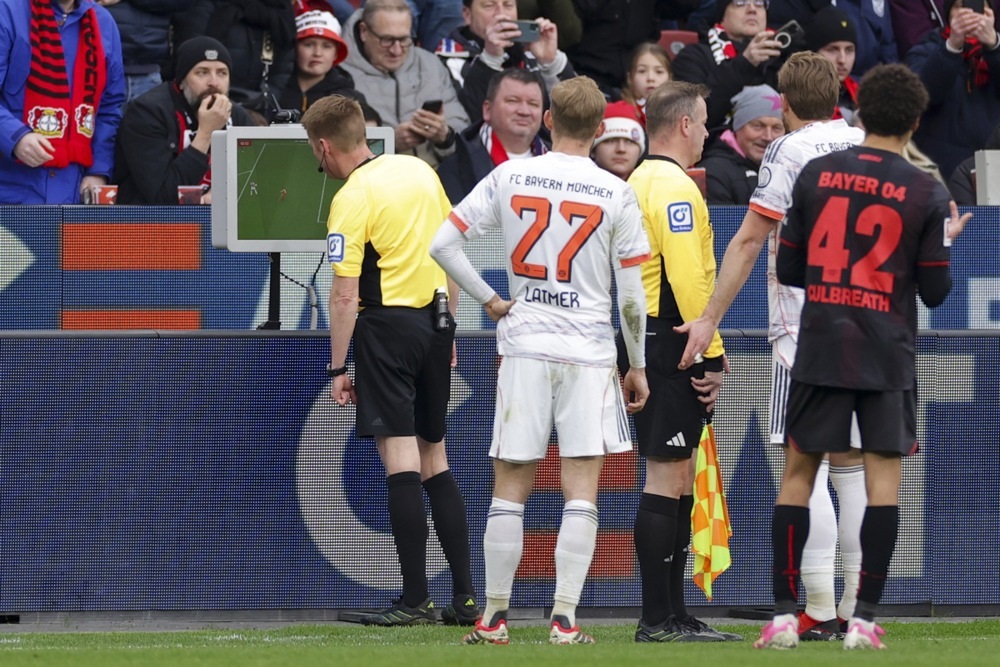 (Видео) Баерн со двајца играчи помалку избегна пораз во Леверкузен