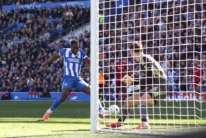 (Видео) Ветеранот Велбек го реши Ливерпул