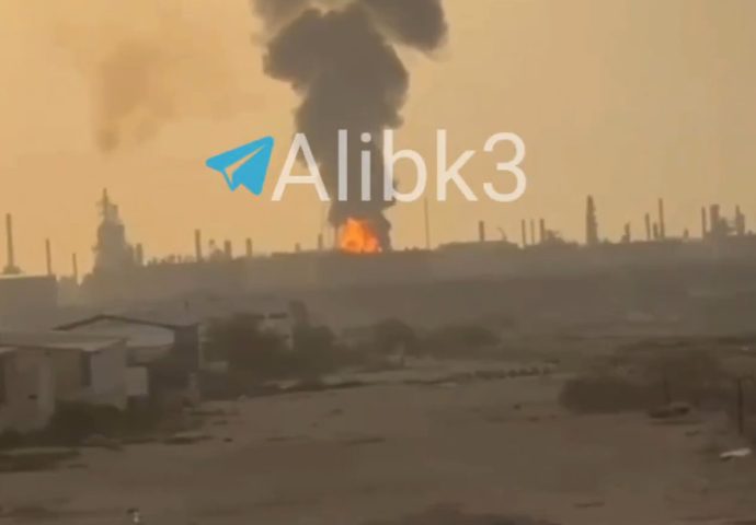 (Видео) Голем пожар во најголемата рафинерија во Бахреин