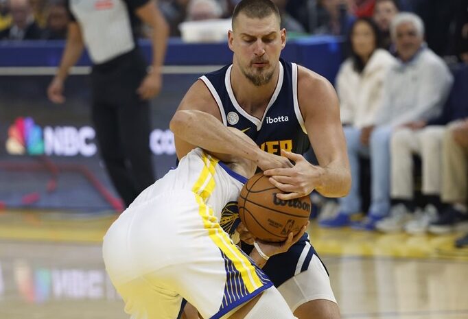 (Видео) Денвер го победи Голден Стејт, Јокиќ има најмногу скокови и асистенции во НБА лигата