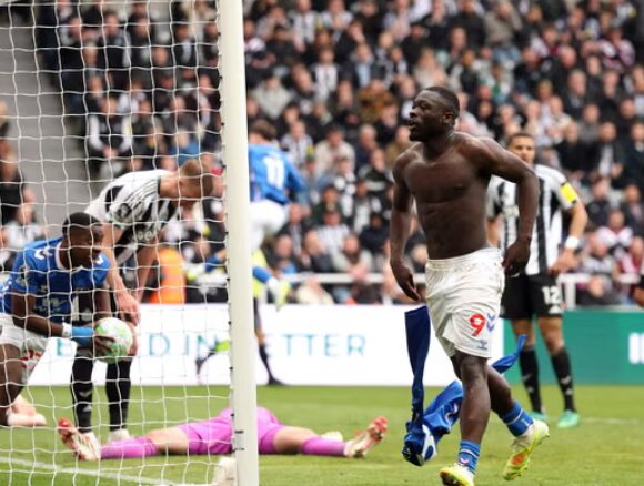 (Видео) Сандрленд со гол во 90-та минута победи кај најголемиот ривал