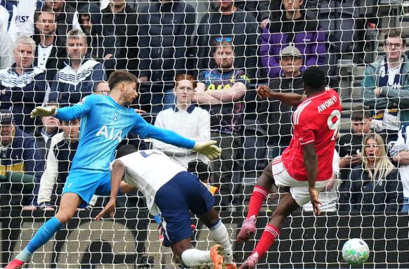 (Видео) Тотенхем уште еднаш се изрезили, Форест убедливо победи во Лондон