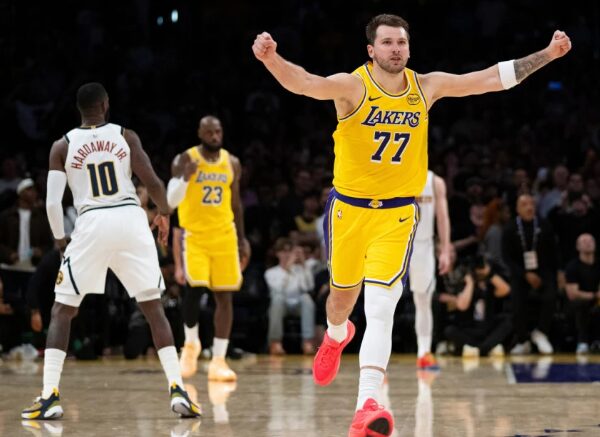 (Видео) Трипл-дабл пресметка меѓу Дончиќ и Јокиќ – Лејкерси го победија Денвер