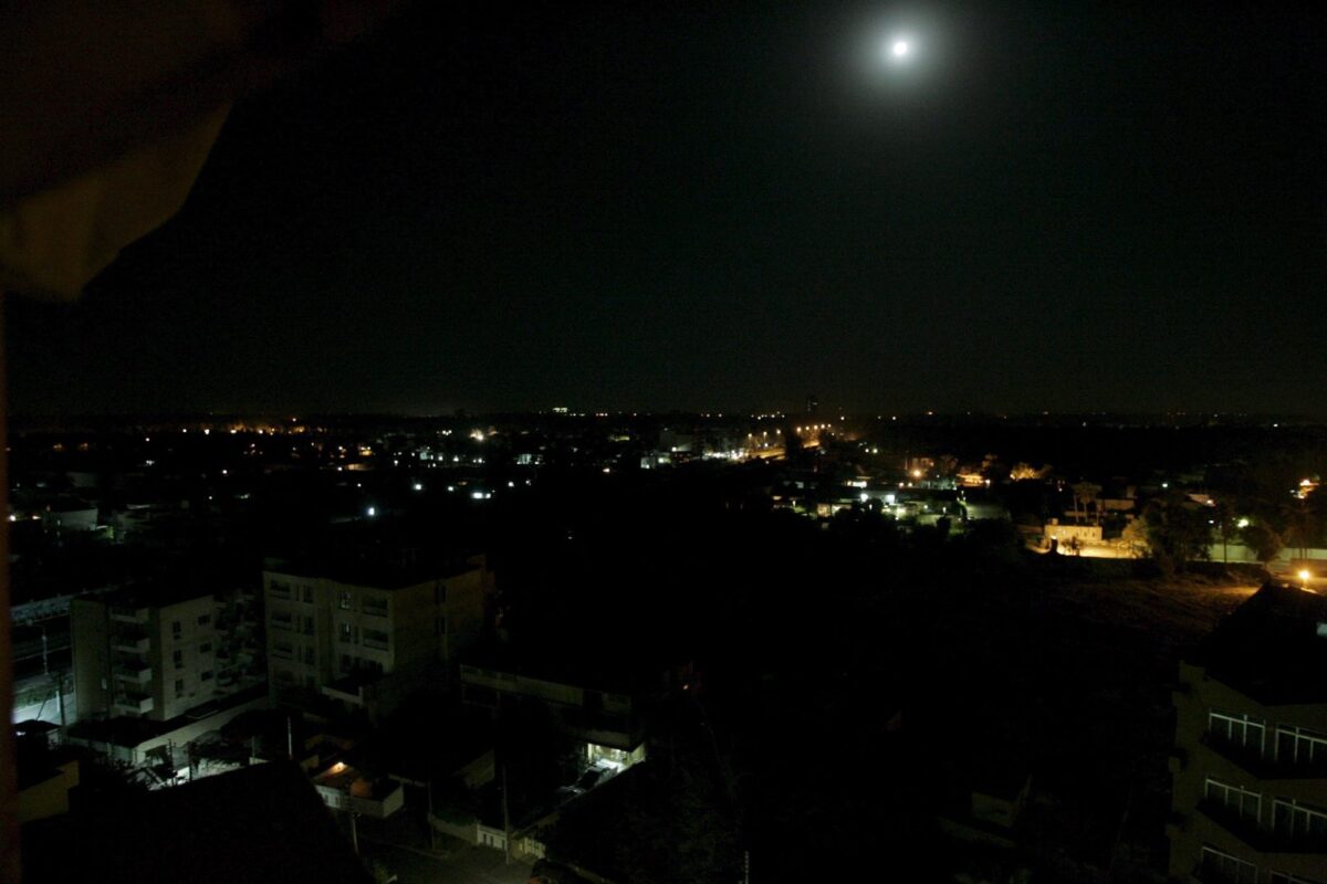 (Видео) Целосен прекин на електричната енергија во Ирак