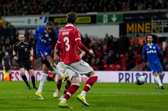(Видео) Челси со помош на ВАР-от и преку продолженија го елиминира Рексам