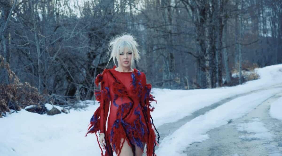 (Видео) „22“ - нова песна на Теа Трајковска