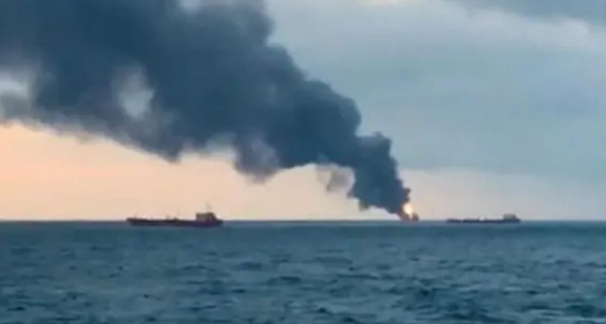 Ирански медиуми објавија фотографија од запален танкер во Ормутскиот теснец