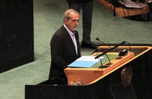 Иранскиот претседател: Никогаш нема да се предадеме