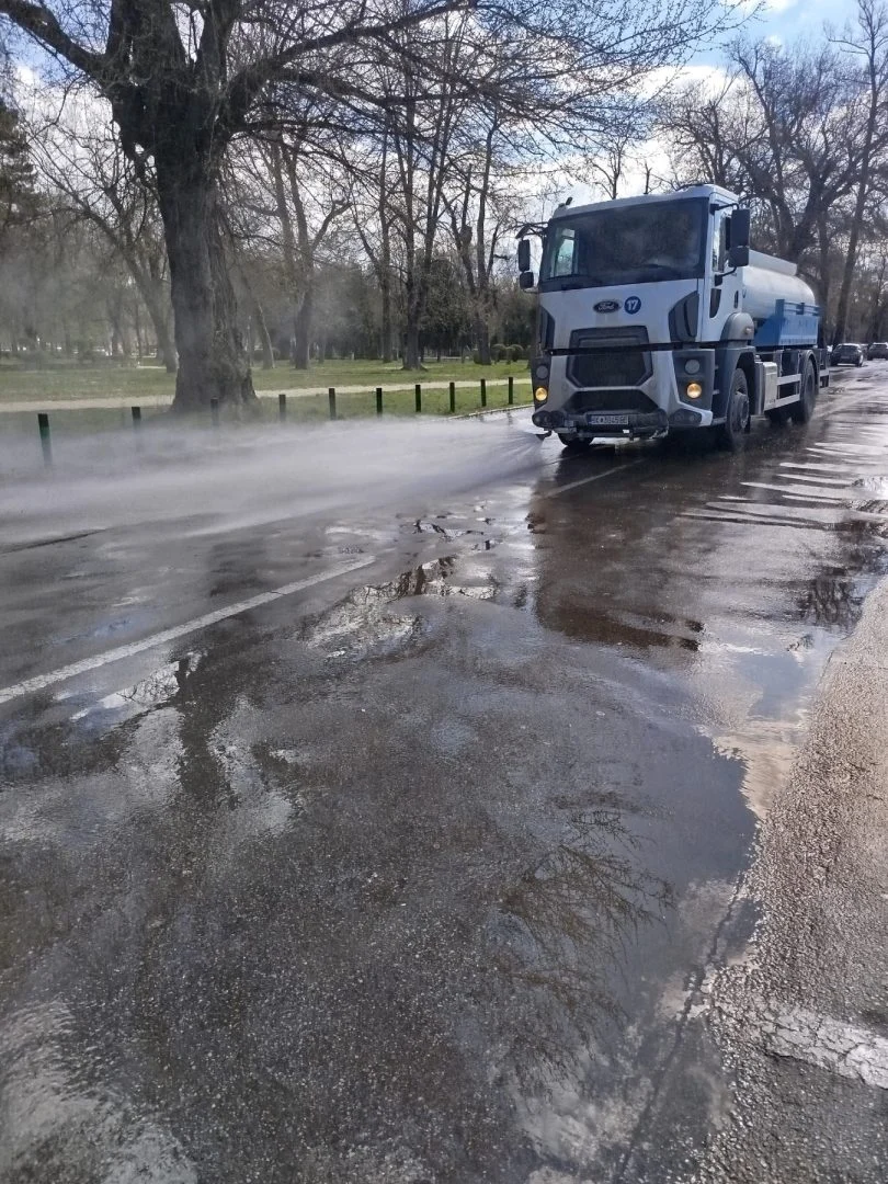 Комунална Хигиена-Скопје започнува со машинско миење на скопските булевари и улици