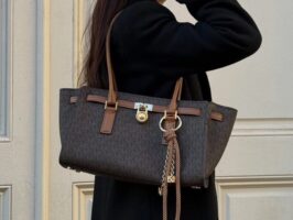 Мајкл Корс го враќа иконскиот модел што беше насекаде во 2000 година