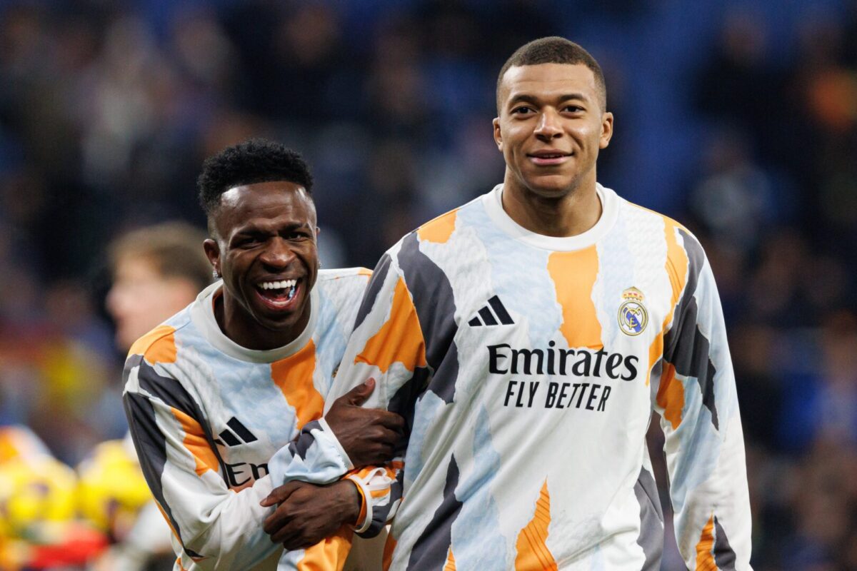 Мбапе и Белингем во авионот за Манчестер