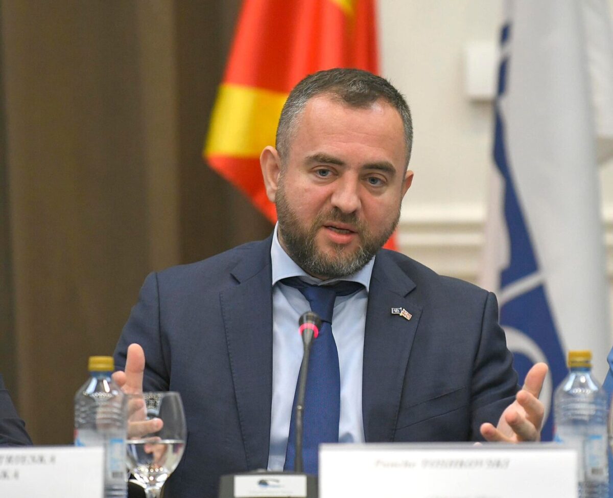 Министерот Тошковски објави дека станал татко по трет пат