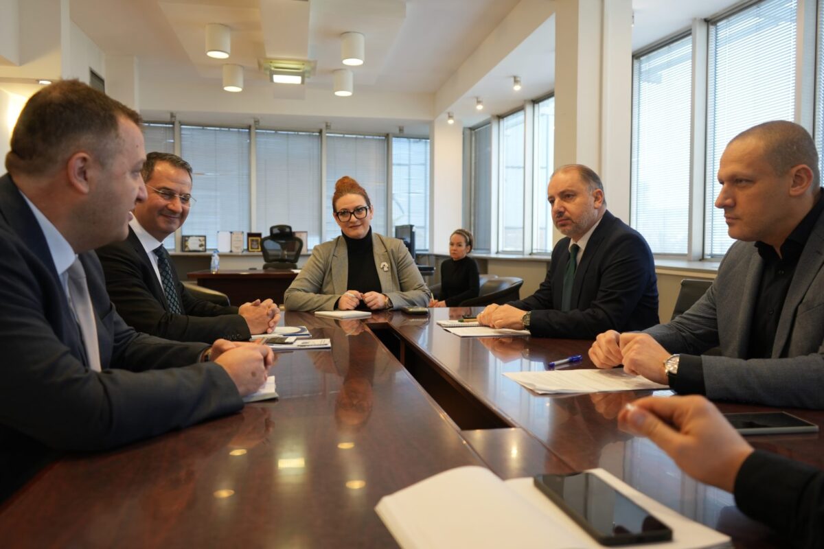 Николовски со генералниот директор на СЕЛЕК: борбата со транснационалниот организиран криминал во фокус на соработката