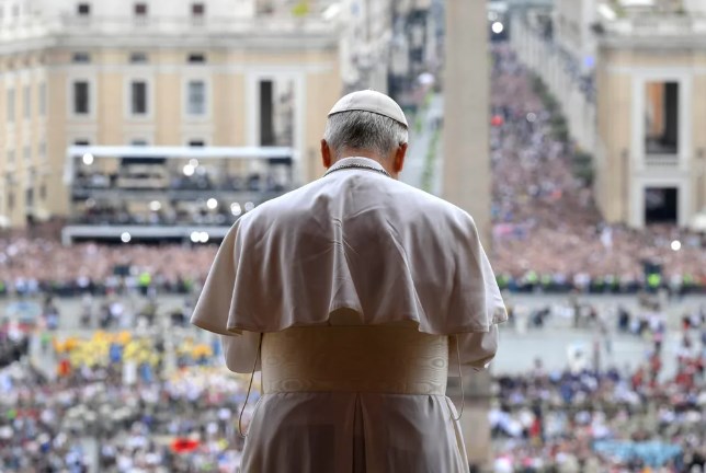 Папата го предупредува Трамп додека тој го крши молчењето за „спиралата на насилство“